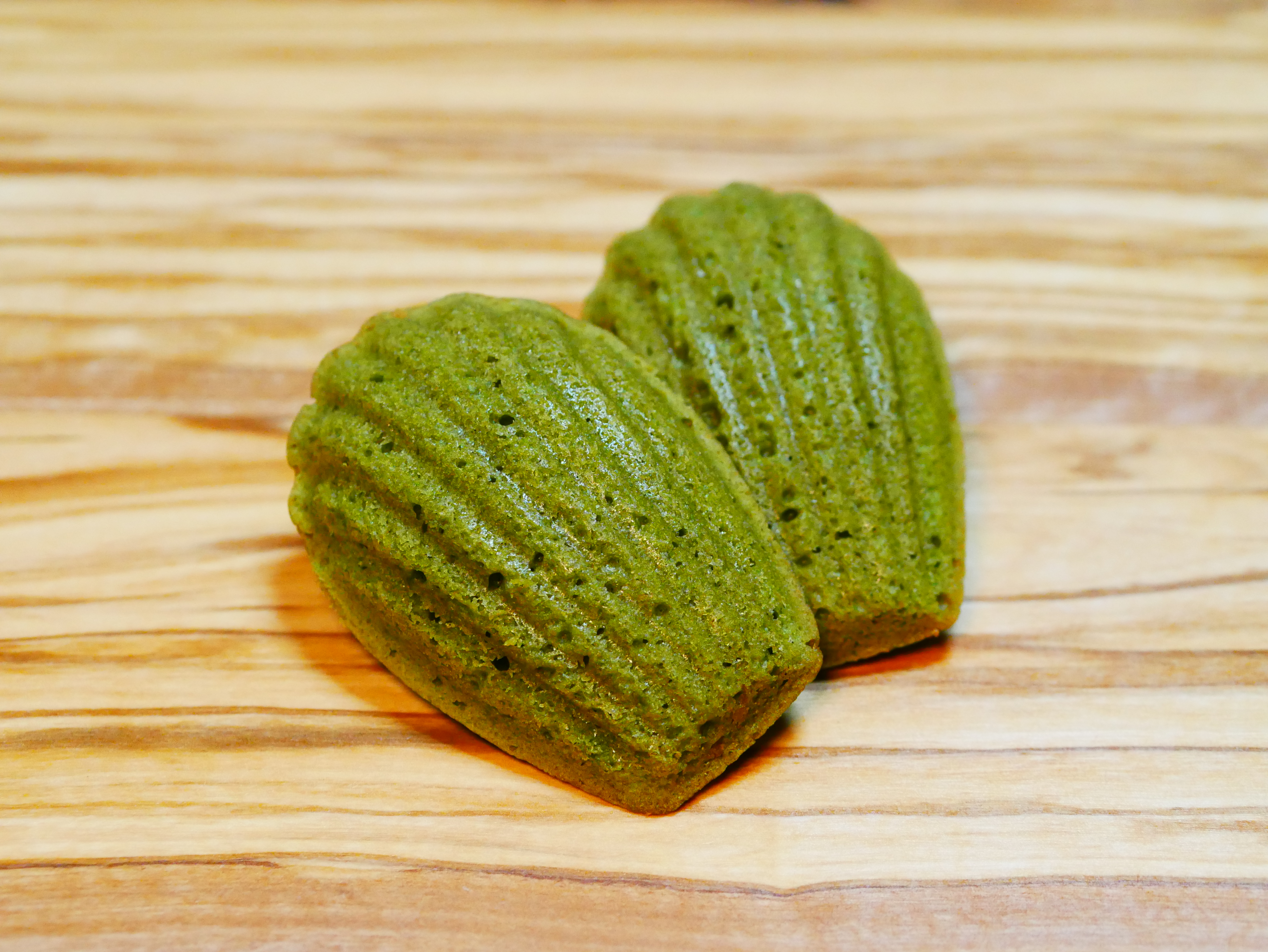 16 - 優しいバターの風味 マドレーヌ　抹茶